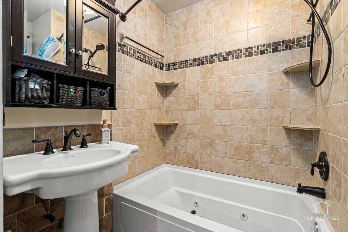 5404 S 72nd Court Property Photo 14