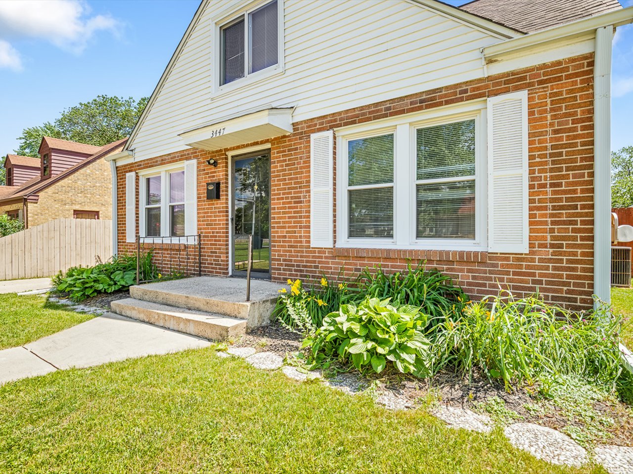 3447 Broadway Property Photo 5