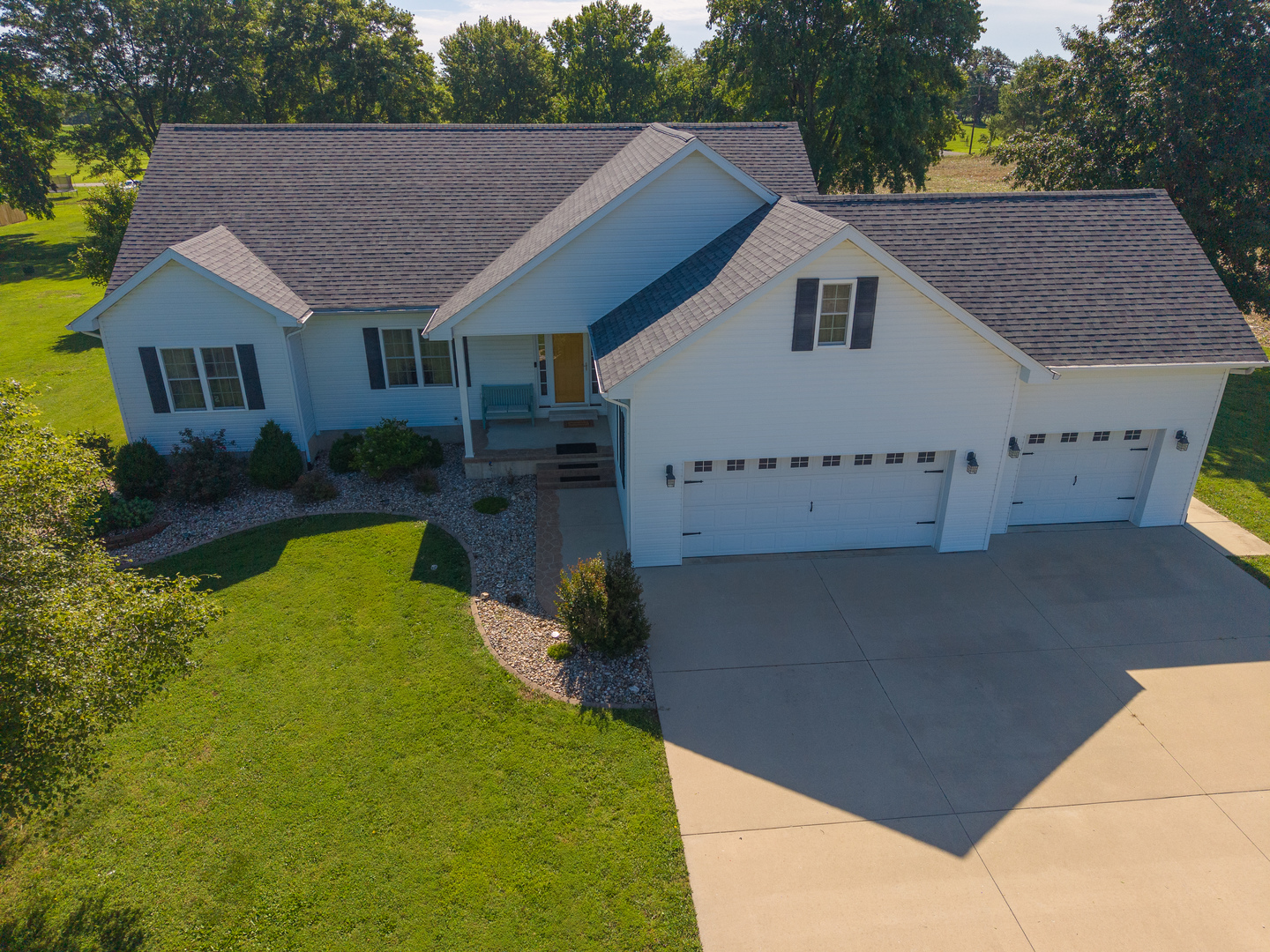 112 Pheasant Run Property Photo 3