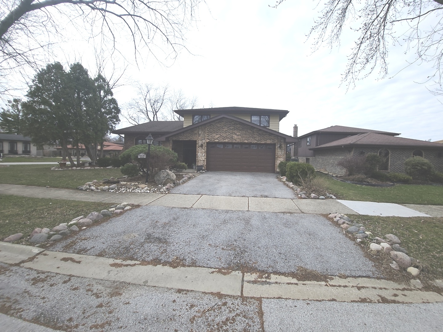 1018 E 193rd Place Property Photo 2