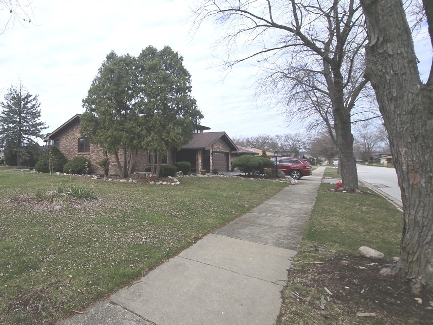 1018 E 193rd Place Property Photo 3