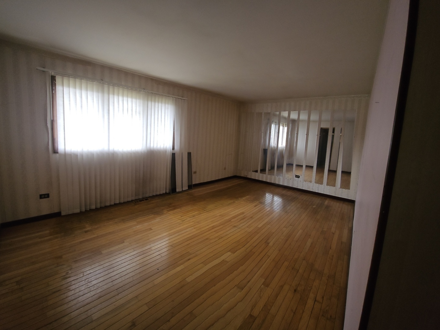 1018 E 193rd Place Property Photo 11