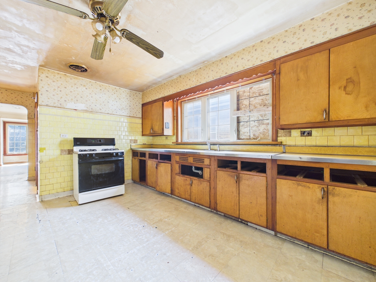 5208 S Long Avenue Property Photo 10