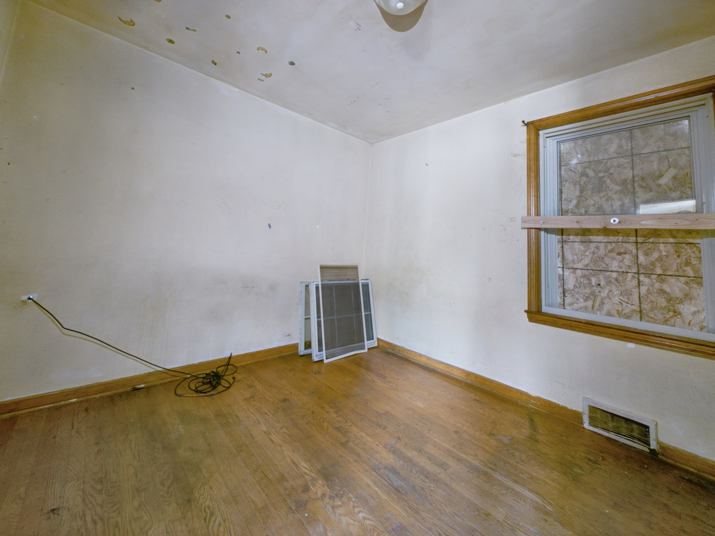 5208 S Long Avenue Property Photo 12