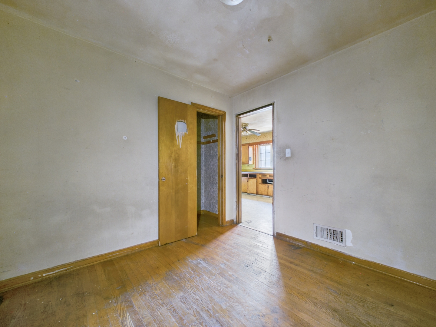 5208 S Long Avenue Property Photo 13