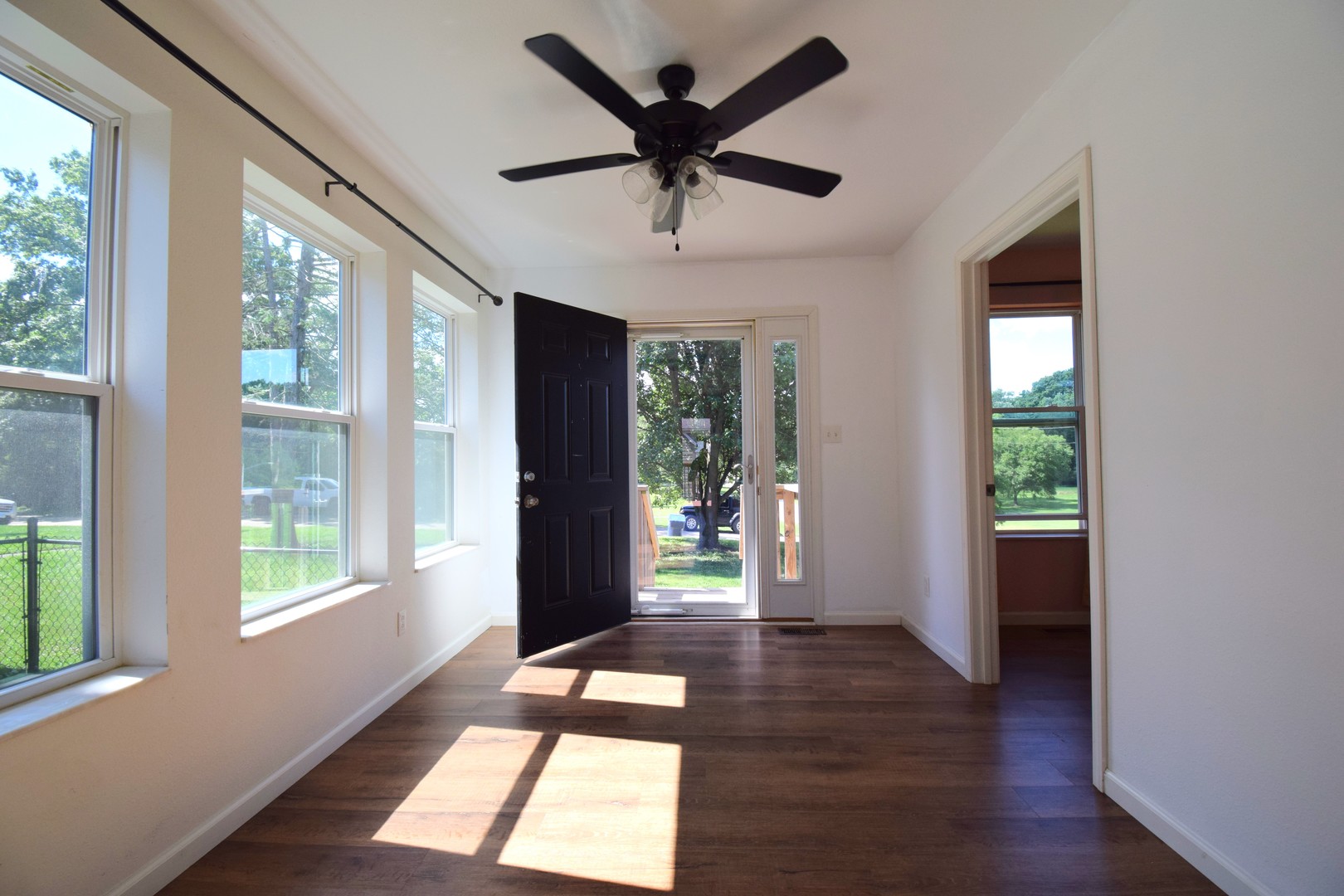824 N Pace Avenue Property Photo 3