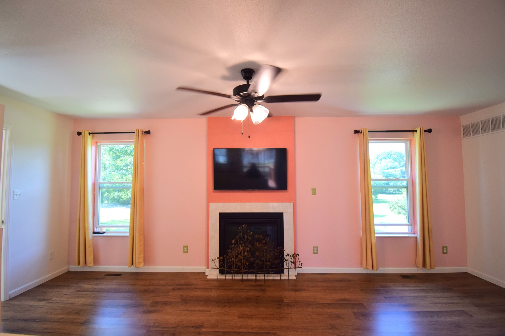 824 N Pace Avenue Property Photo 5