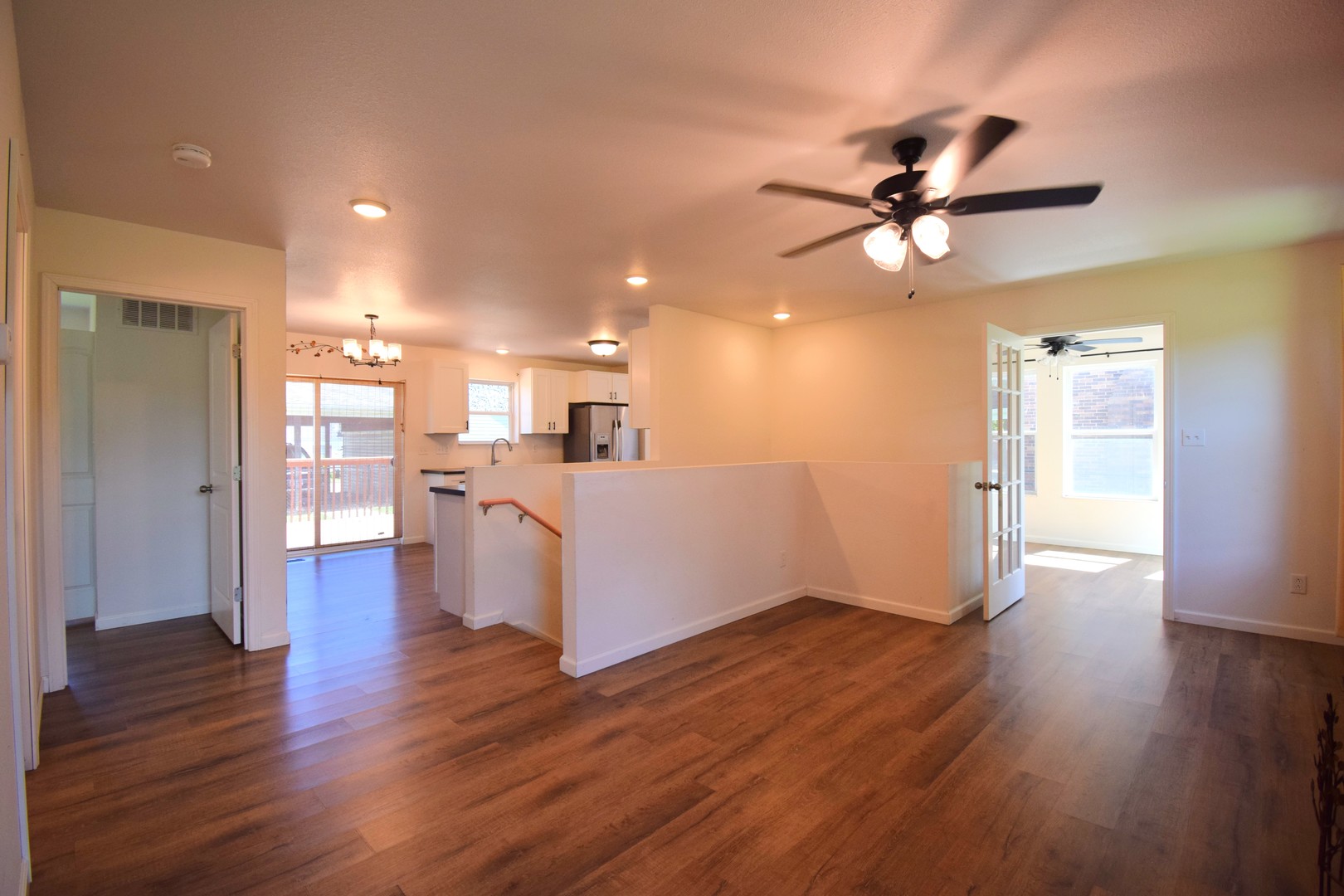 824 N Pace Avenue Property Photo 6