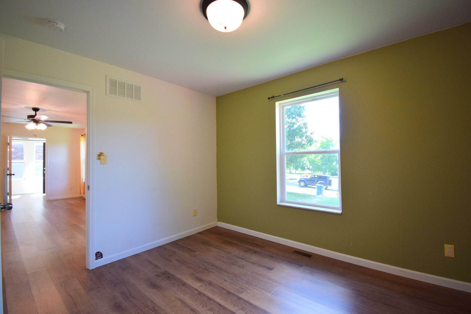 824 N Pace Avenue Property Photo 11