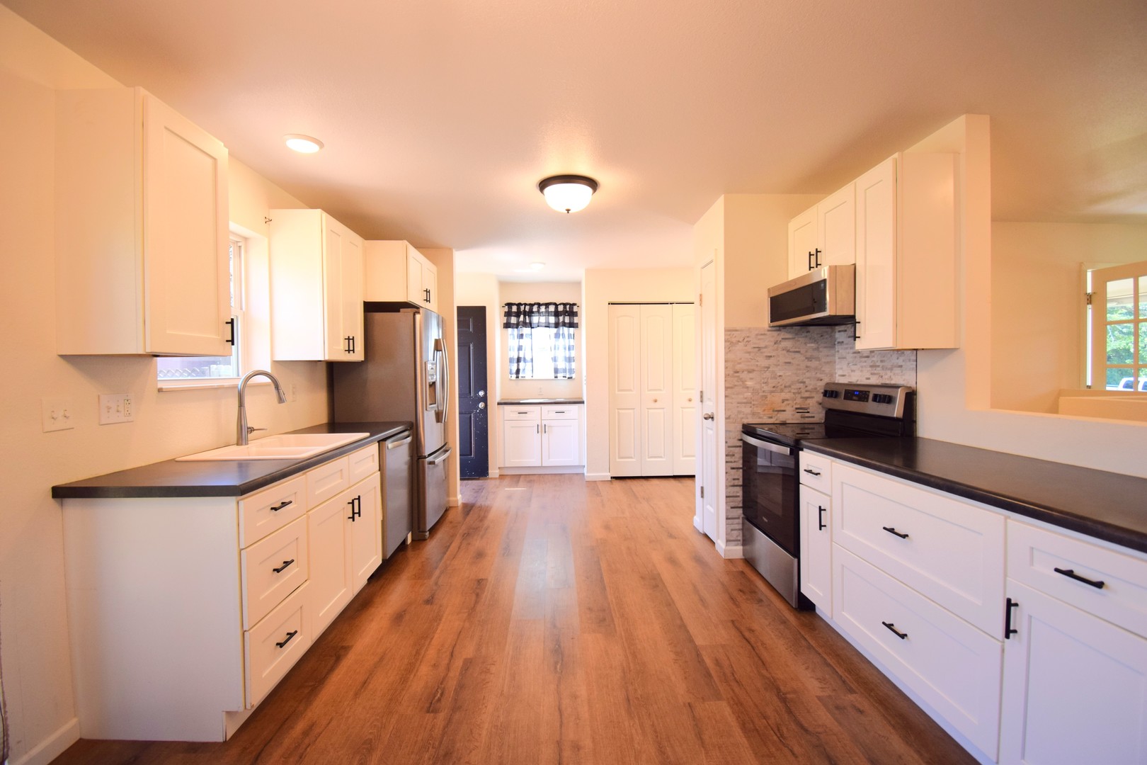 824 N Pace Avenue Property Photo 15