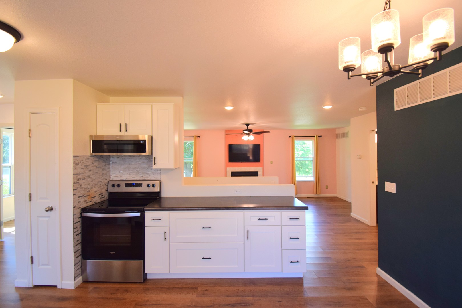 824 N Pace Avenue Property Photo 16