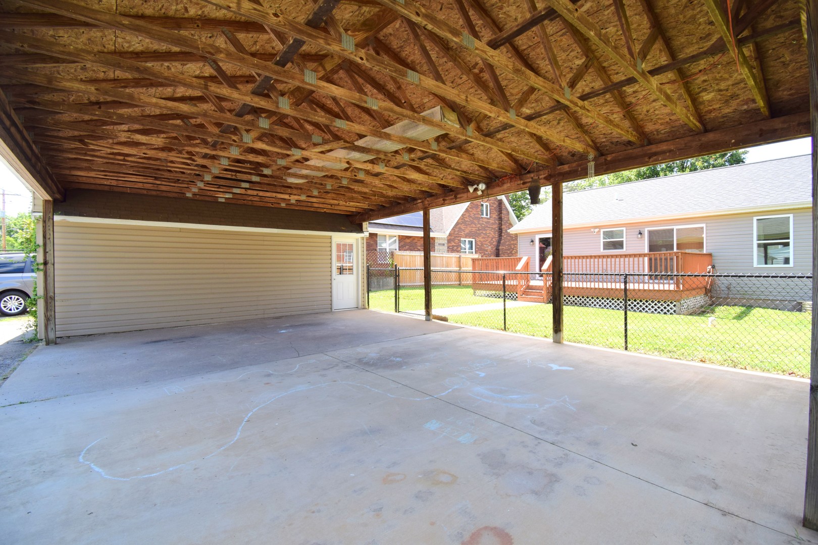 824 N Pace Avenue Property Photo 27