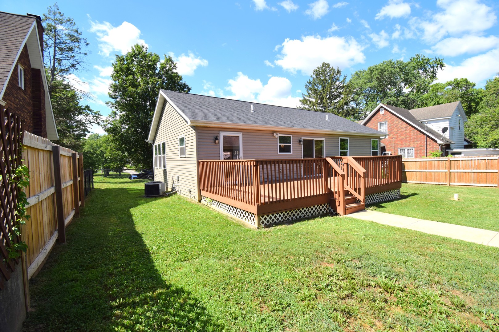 824 N Pace Avenue Property Photo 28