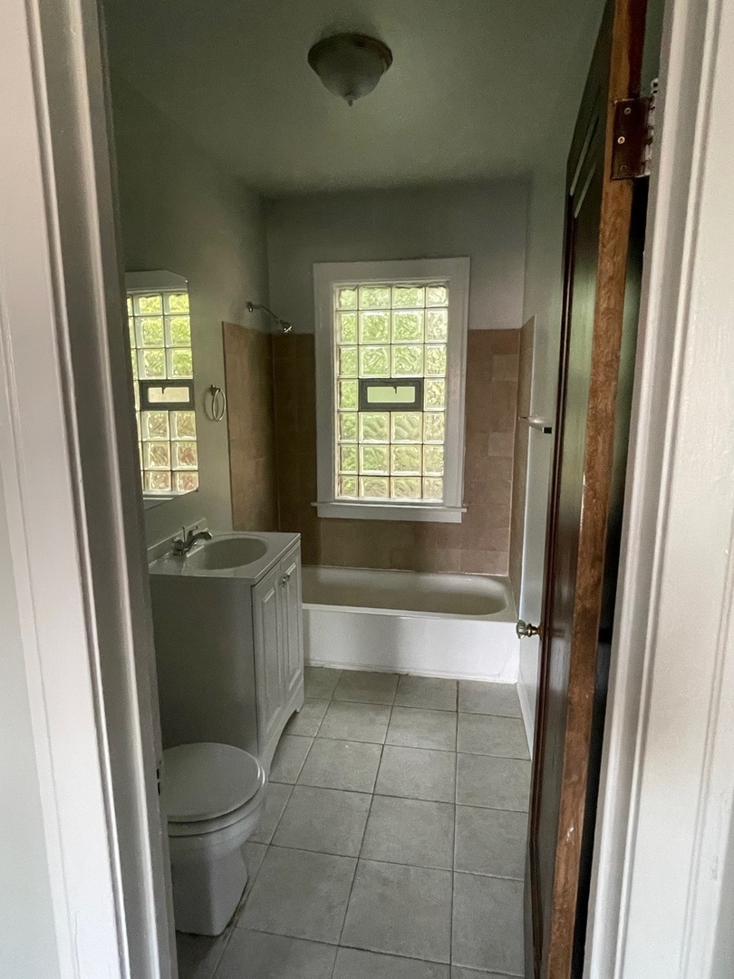 6235 W Wabansia Avenue 2 Property Photo 6