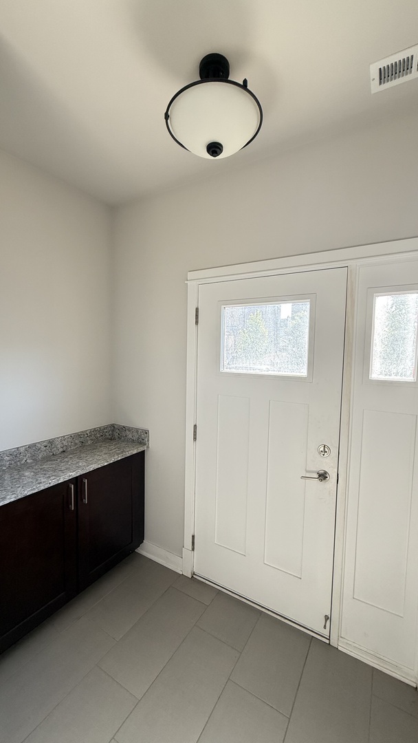3232 S Shields Avenue Property Photo 8