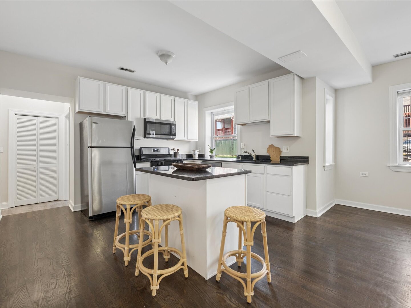 3042 W Diversey Avenue G Property Photo 4