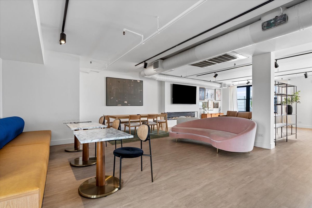 728 W Jackson Boulevard 317 Property Photo 13