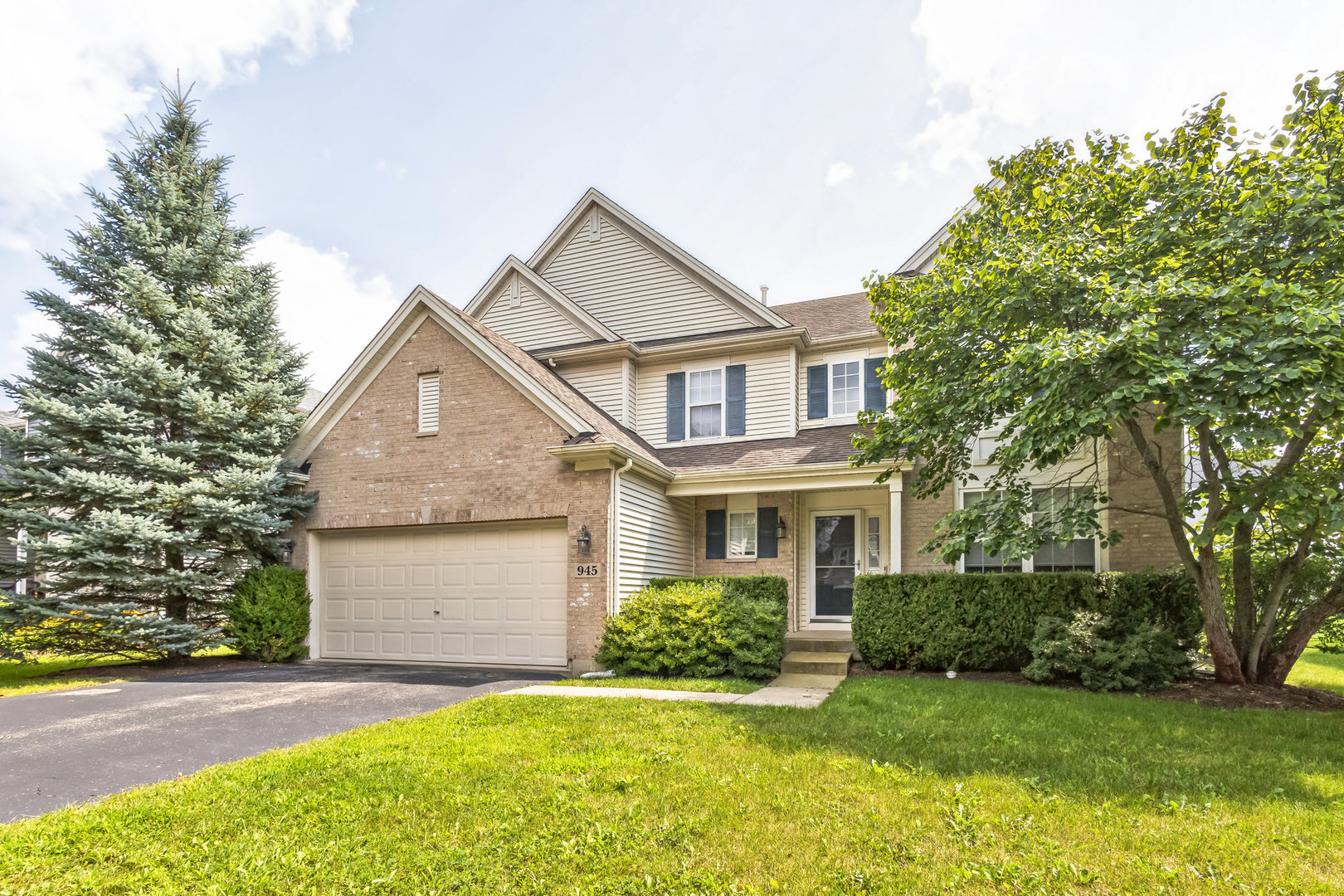 945 Forest View Way Property Photo 1