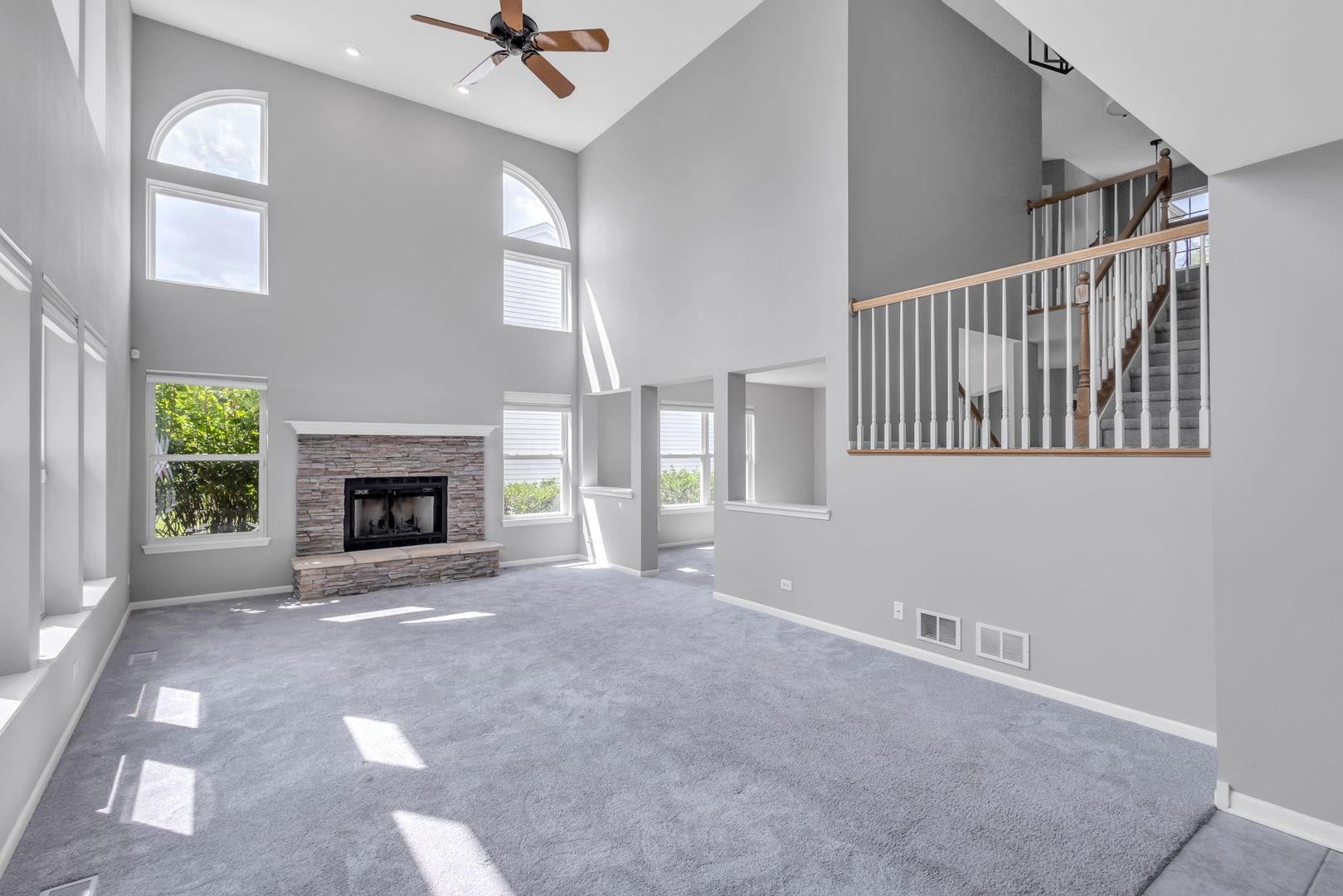 945 Forest View Way Property Photo 2