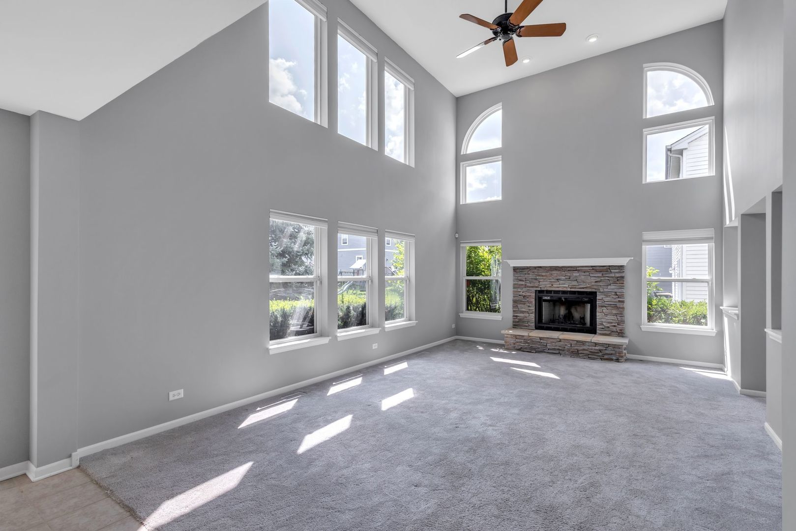 945 Forest View Way Property Photo 3