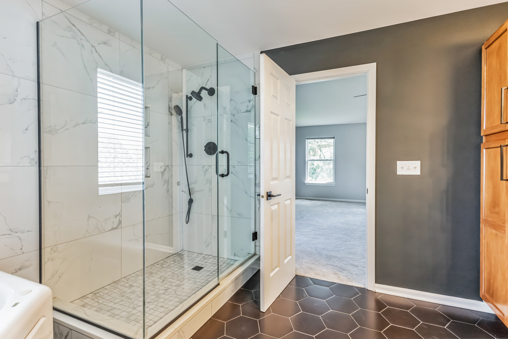 945 Forest View Way Property Photo 4