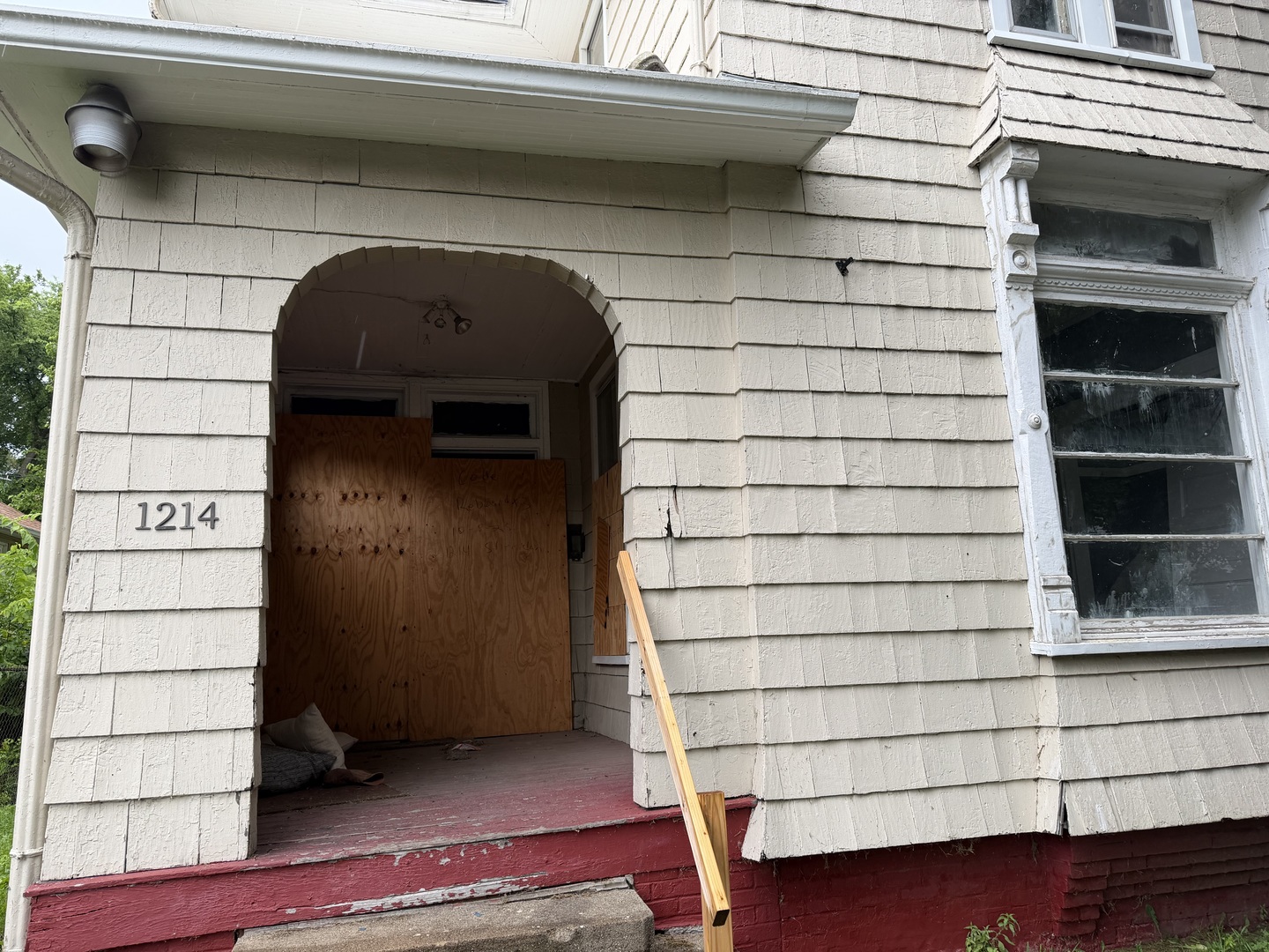 1214 N Sheridan Road Property Photo 1