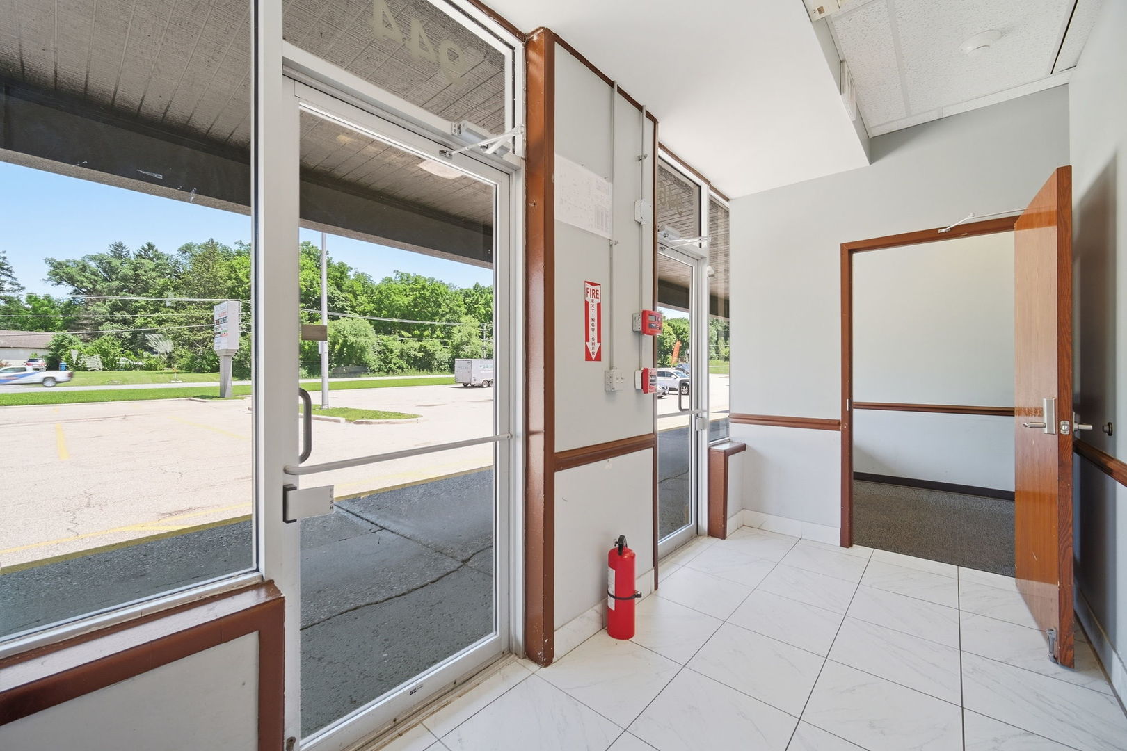 944 E Roosevelt Road Property Photo 7