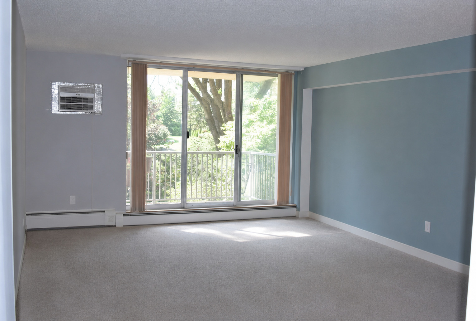 2200 S Stewart Avenue 2f Property Photo 2