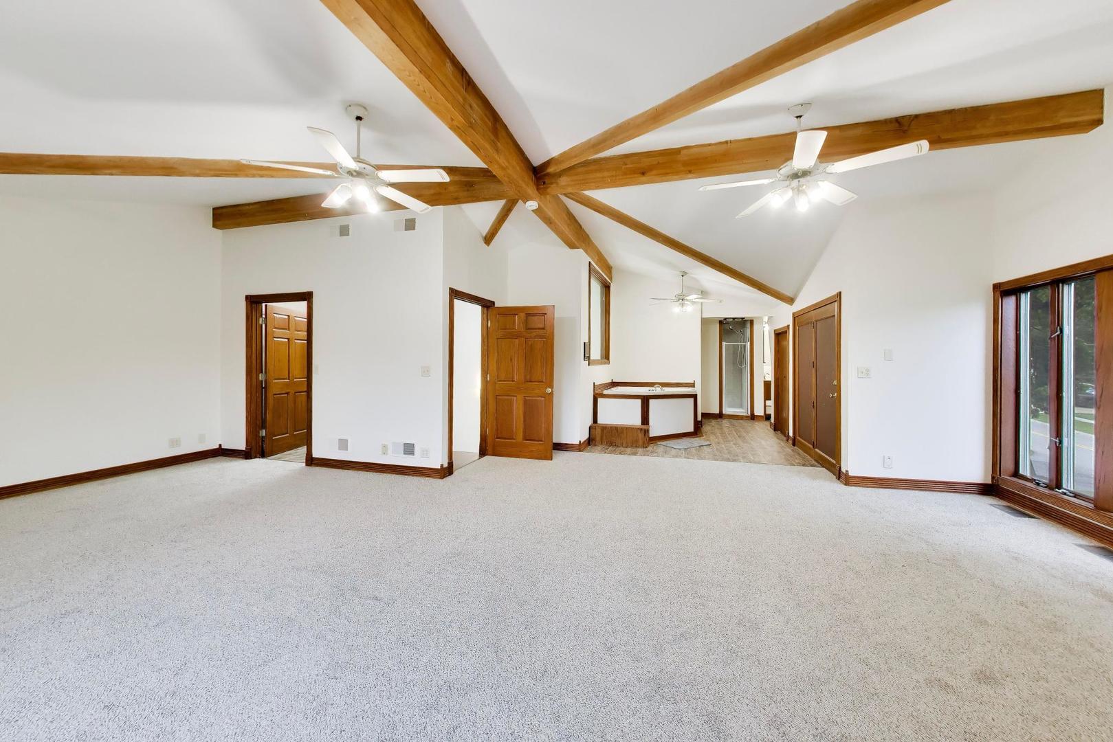 401 N River Road Property Photo 15