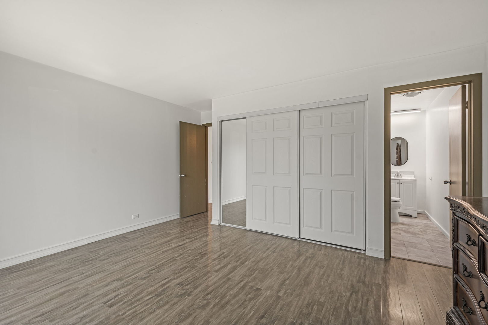 7229 W Higgins Avenue 105 Property Photo 13
