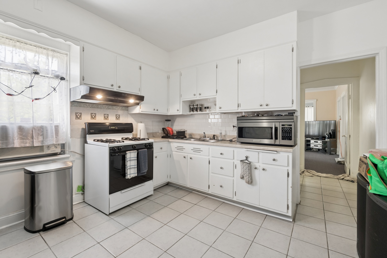 2205 N Melvina Avenue Property Photo 2