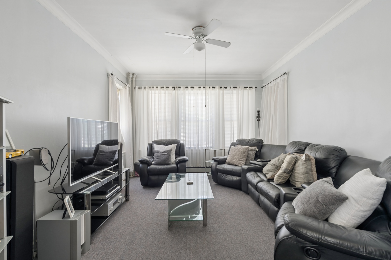 2205 N Melvina Avenue Property Photo 3