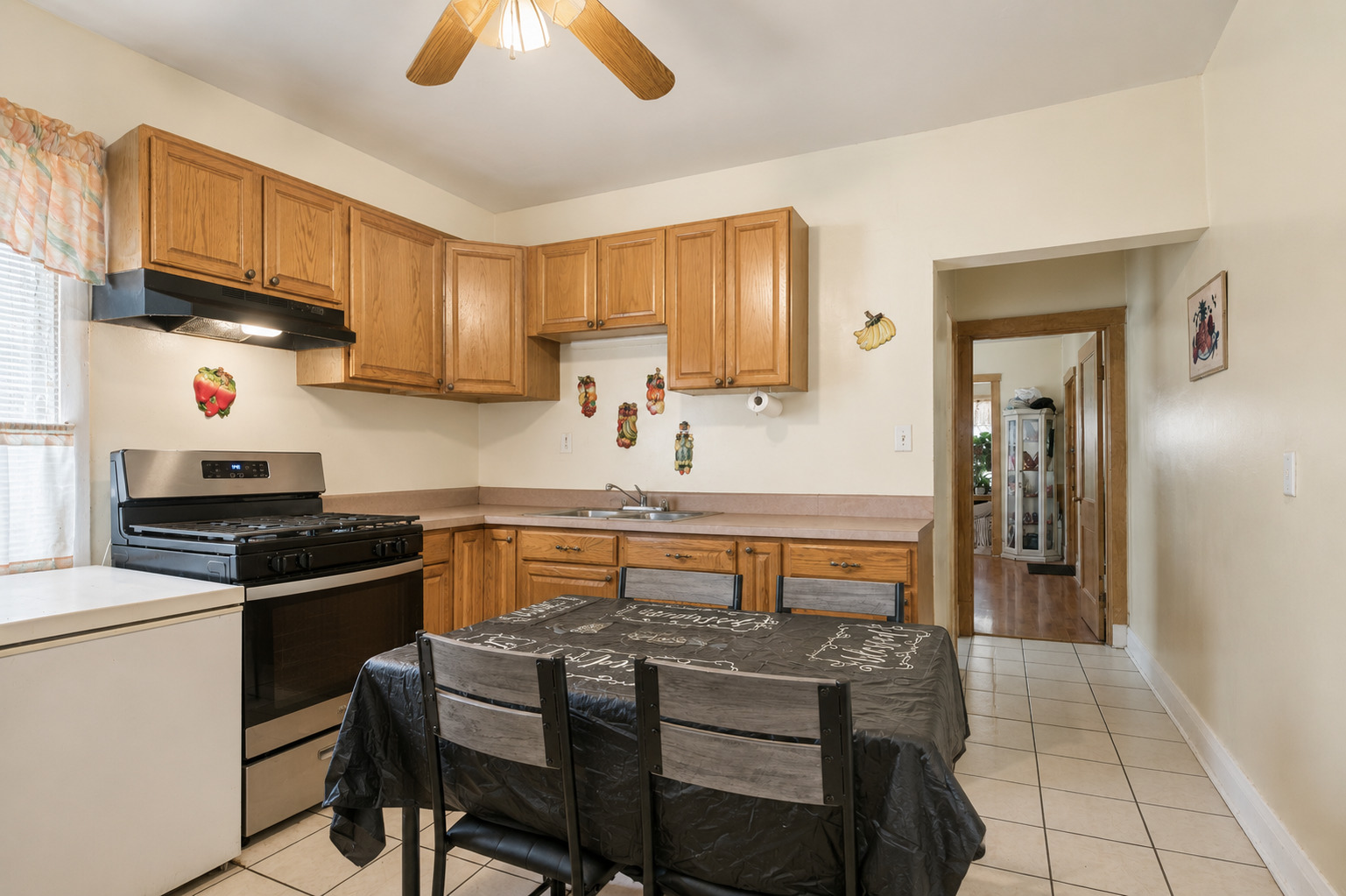 2205 N Melvina Avenue Property Photo 8