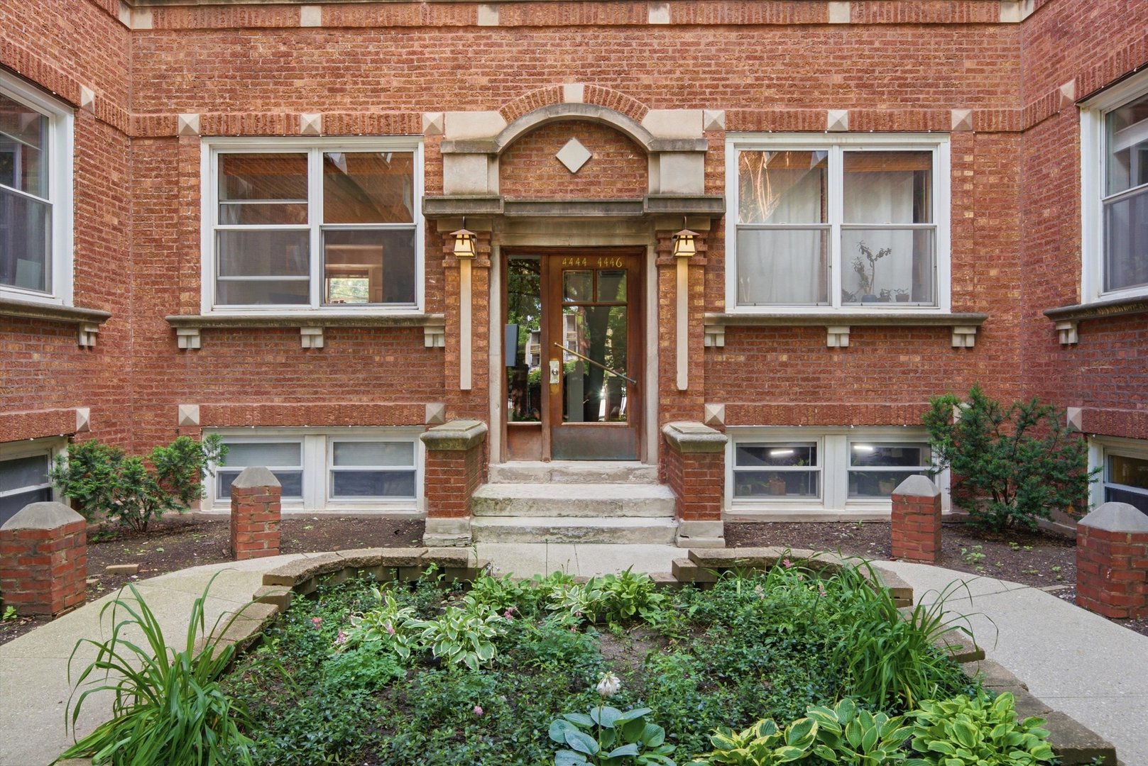 4444 N Beacon Street 2 Property Photo 3