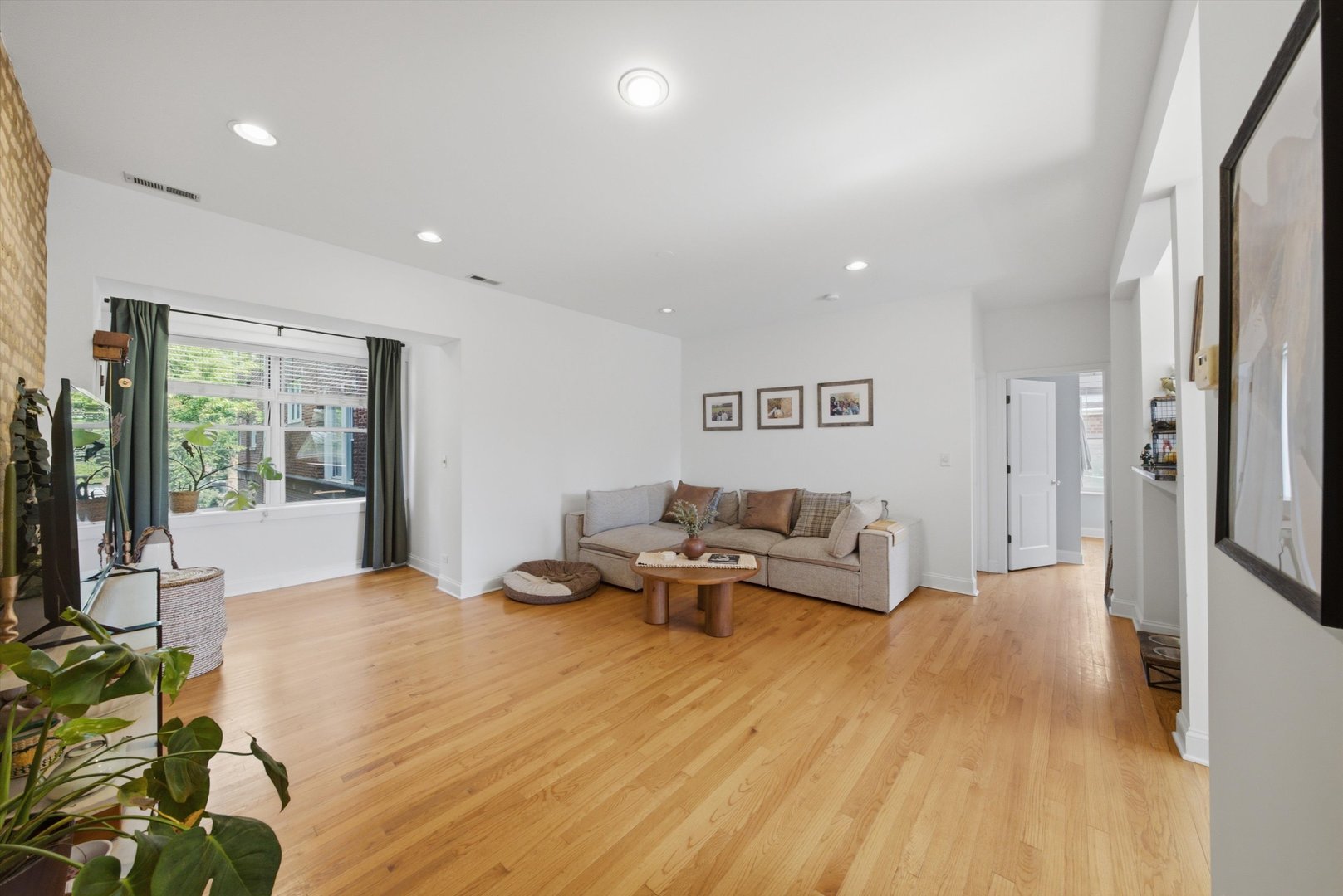 4444 N Beacon Street 2 Property Photo 6