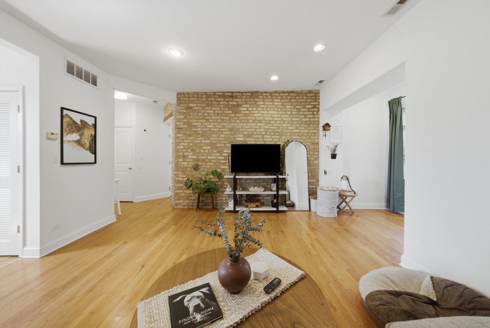 4444 N Beacon Street 2 Property Photo 10