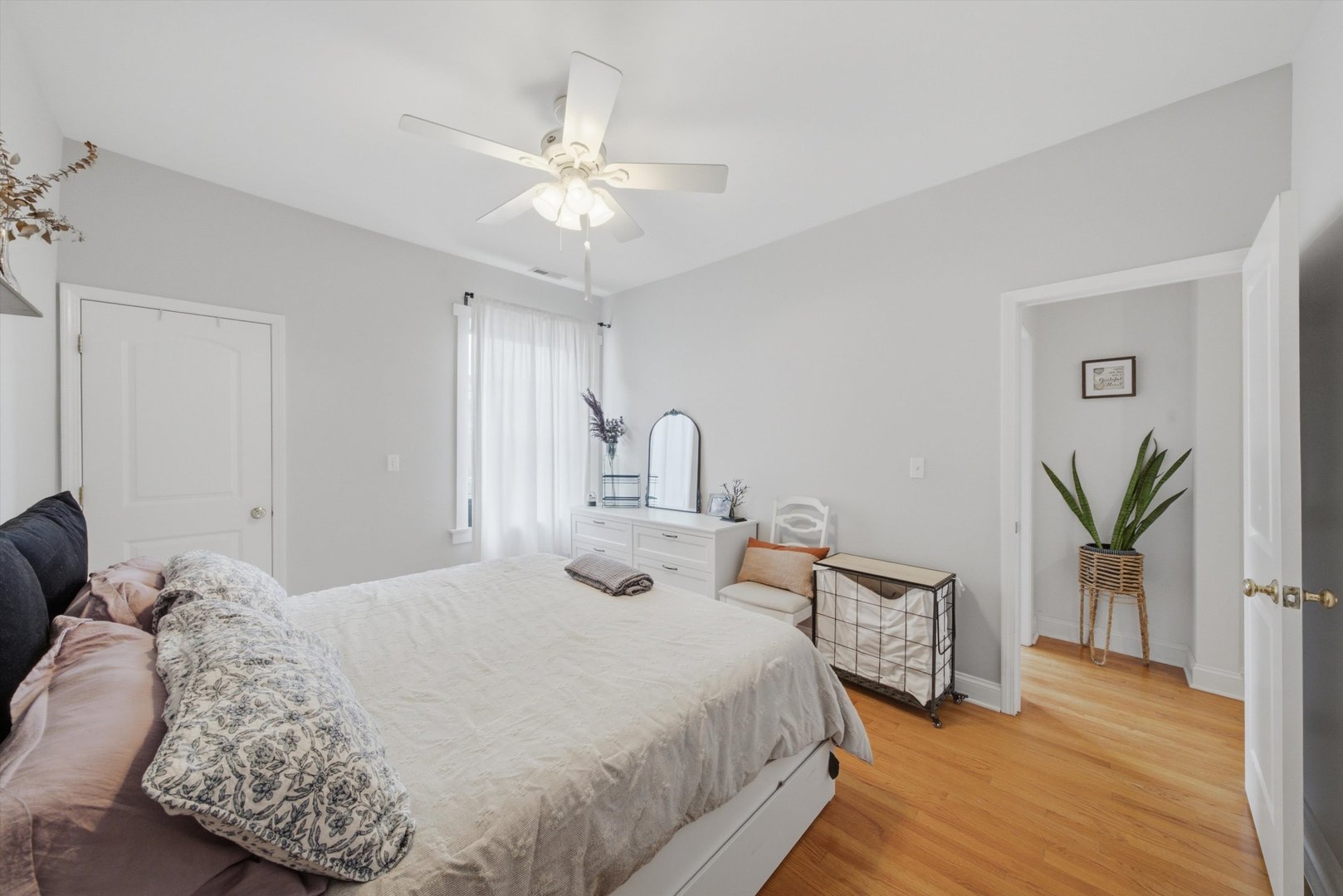 4444 N Beacon Street 2 Property Photo 18