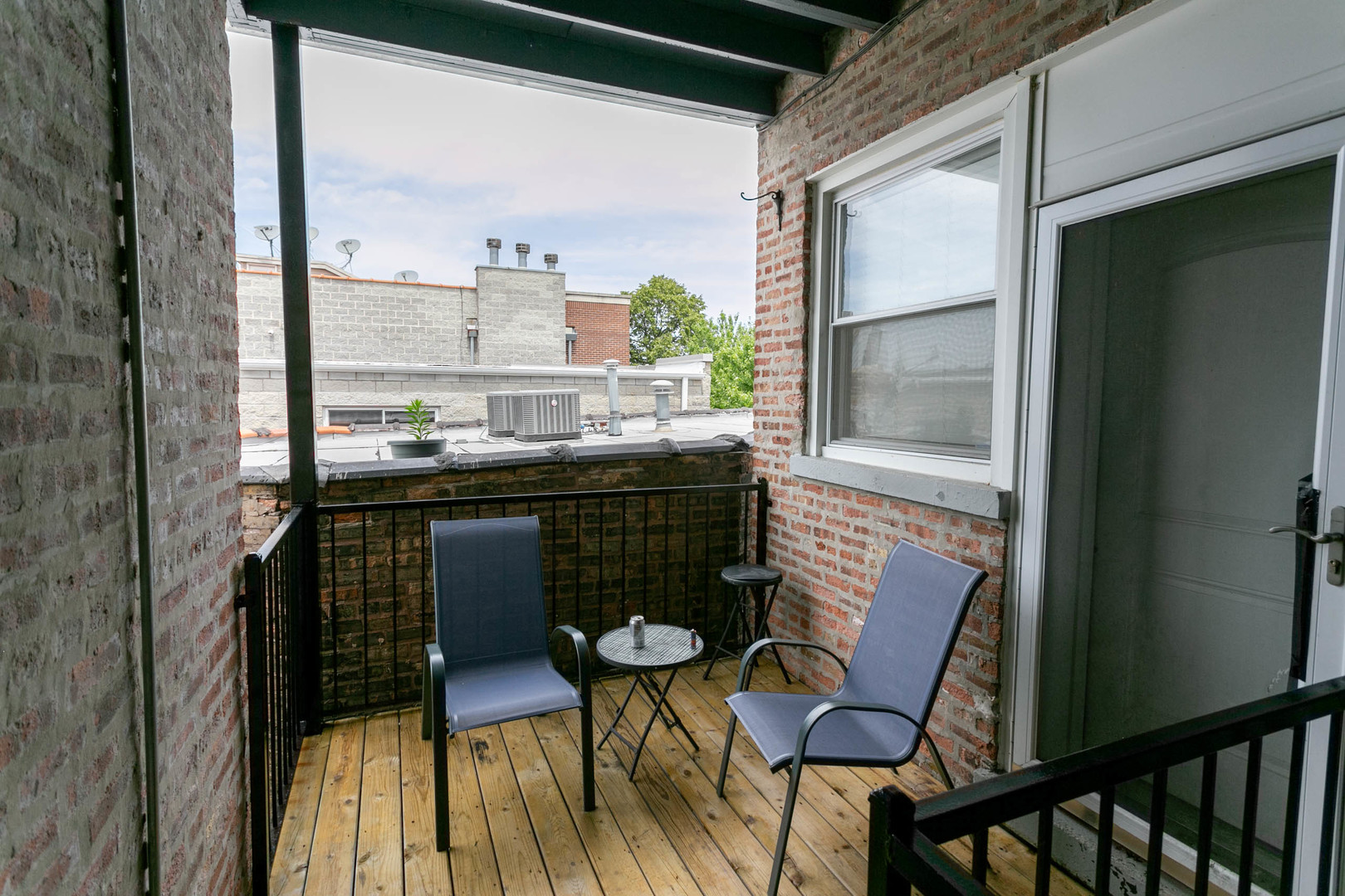1430 N Maplewood Avenue 402 Property Photo 11