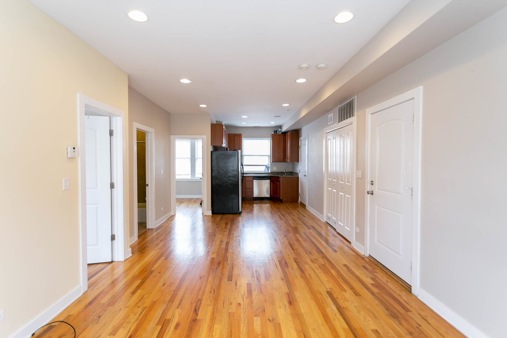 1430 N Maplewood Avenue 402 Property Photo 14