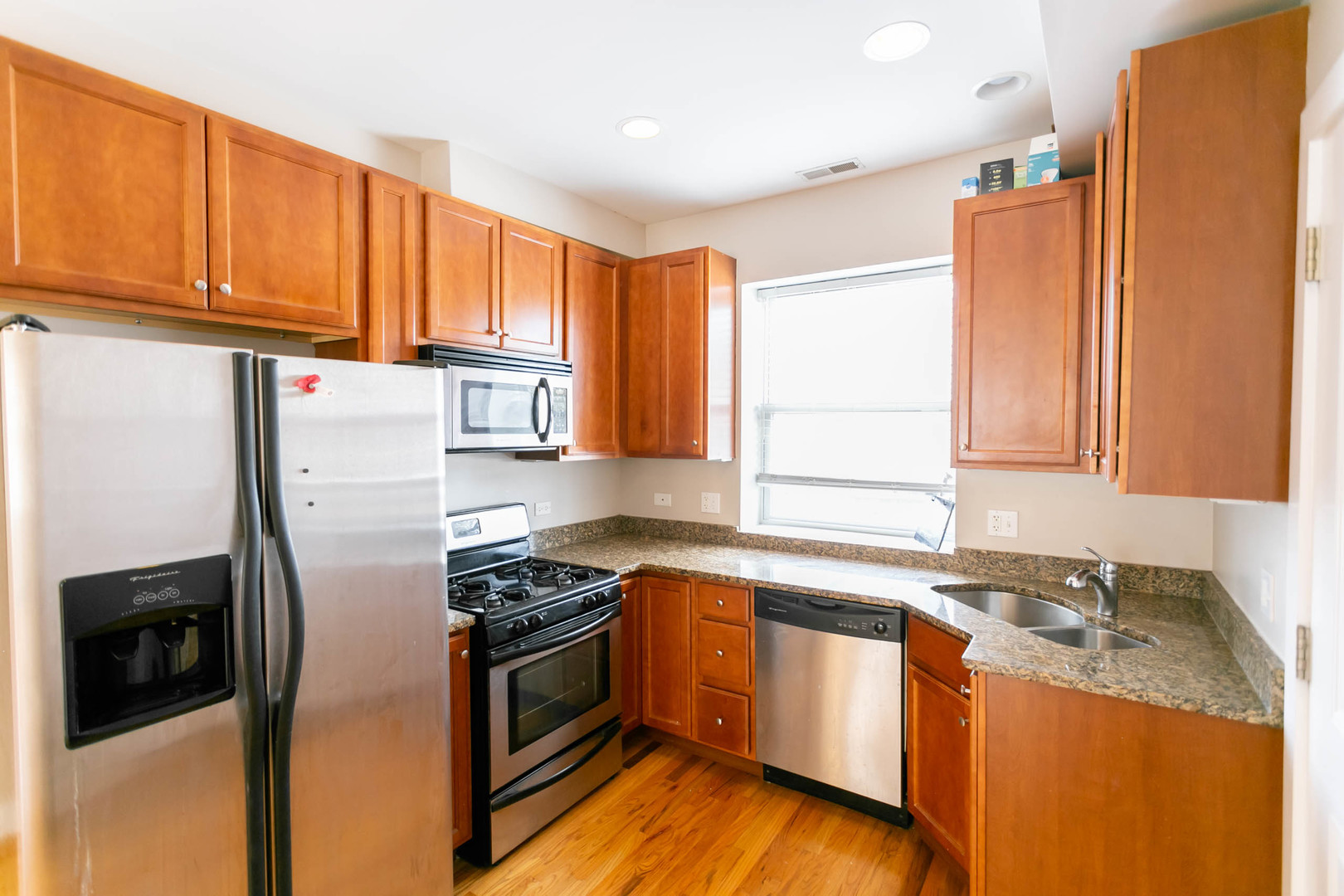 1430 N Maplewood Avenue 402 Property Photo 15
