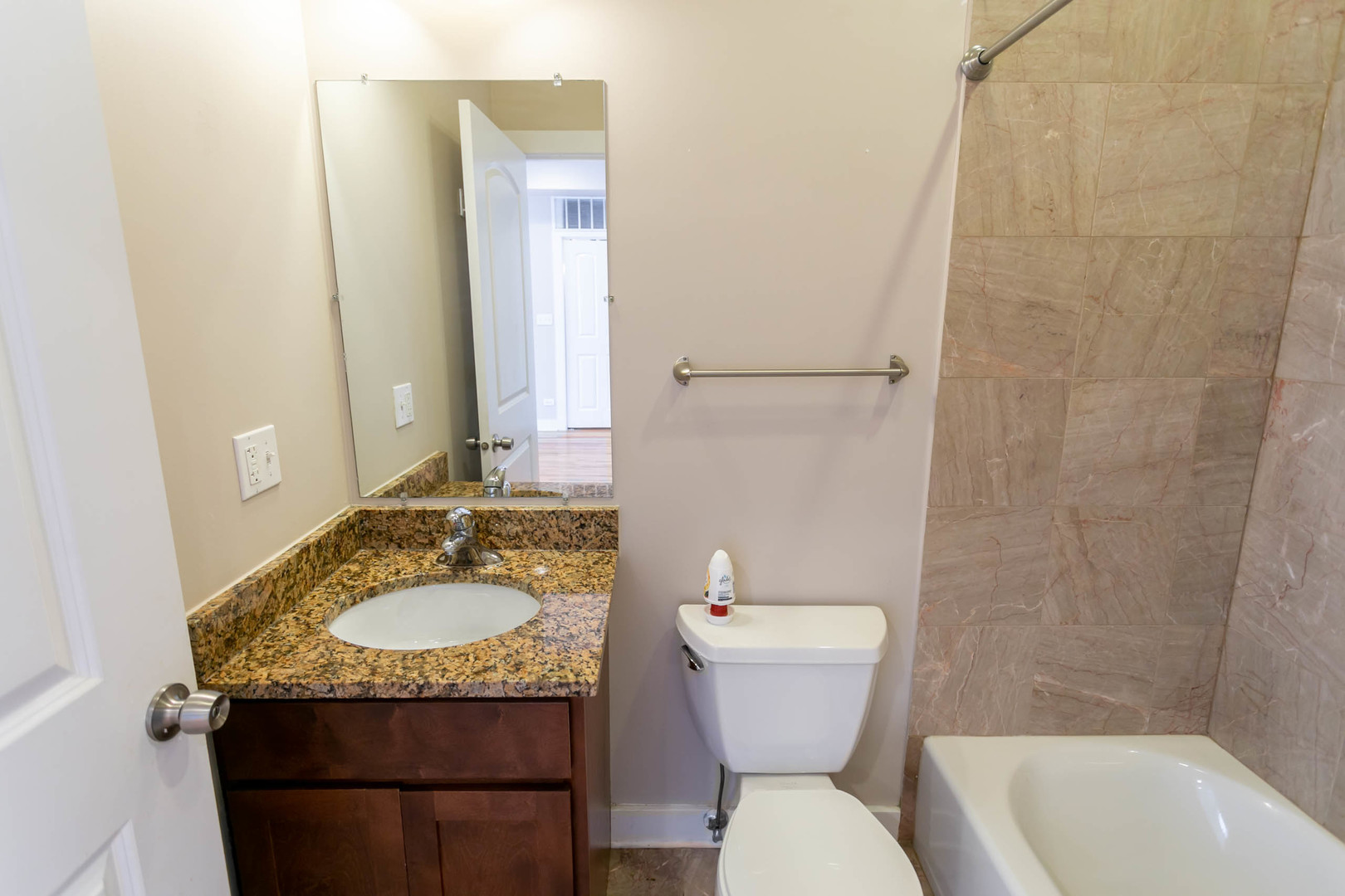 1430 N Maplewood Avenue 402 Property Photo 19