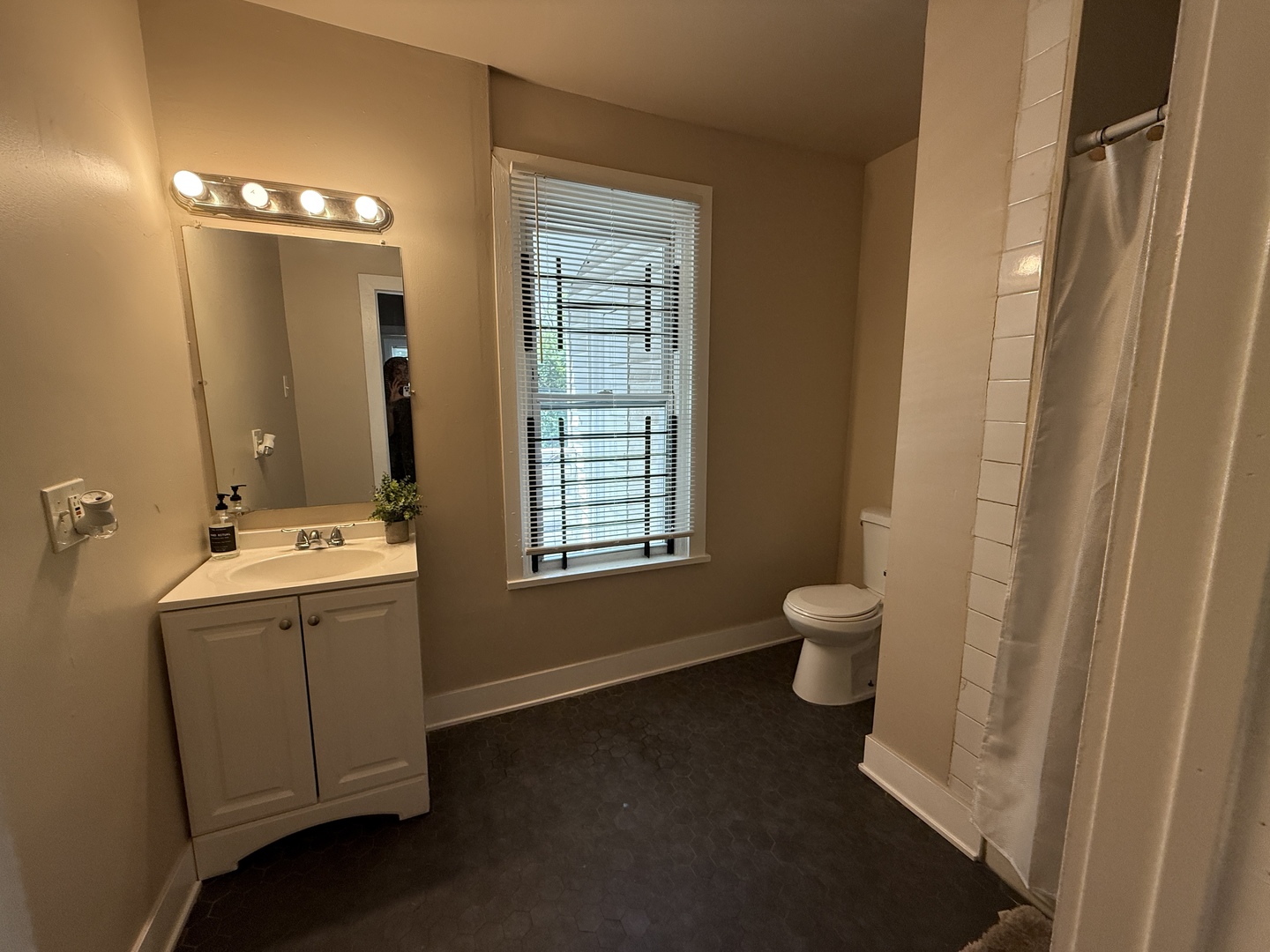 11634 S Princeton Avenue Property Photo 9
