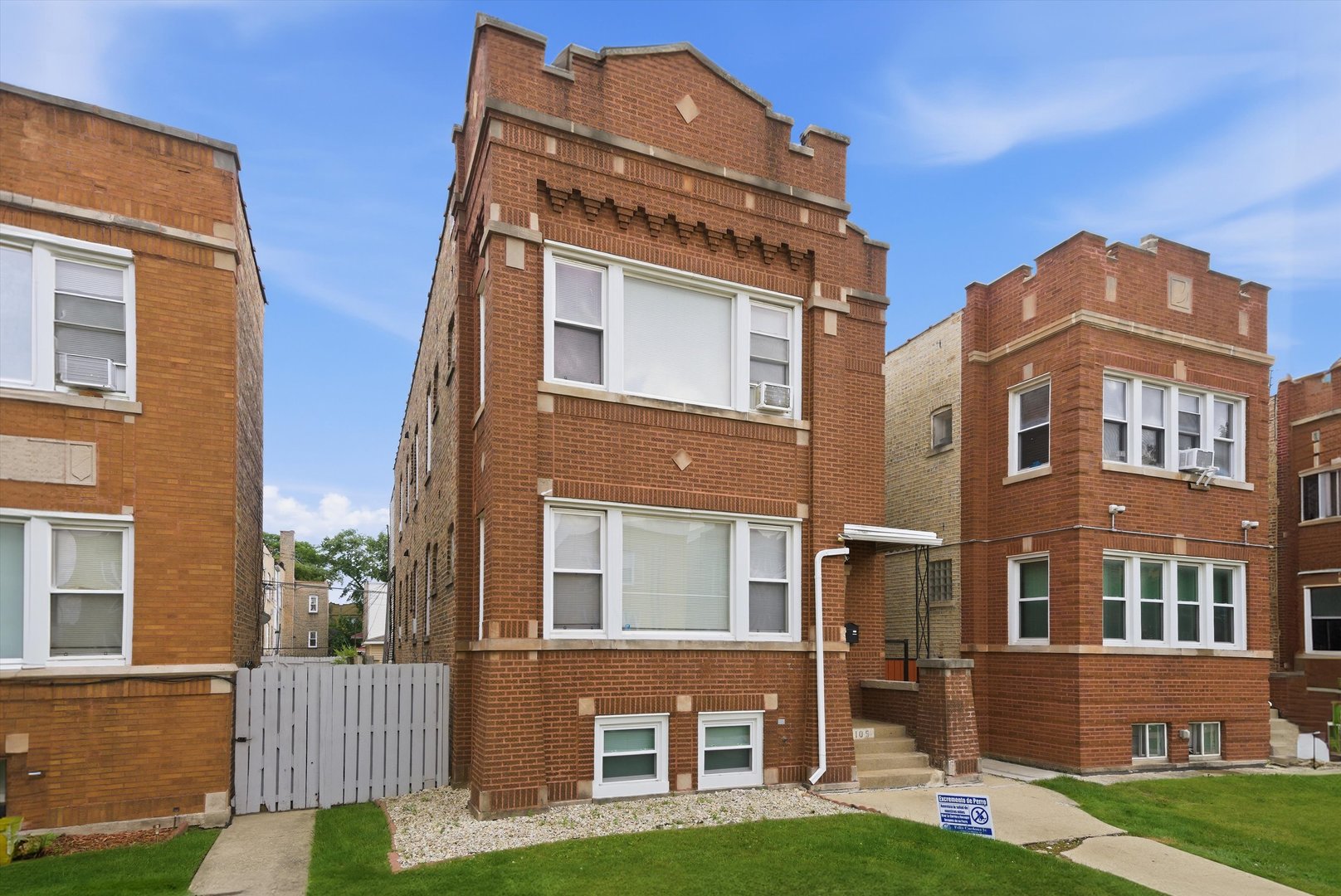 5105 W Altgeld Street Property Photo 3