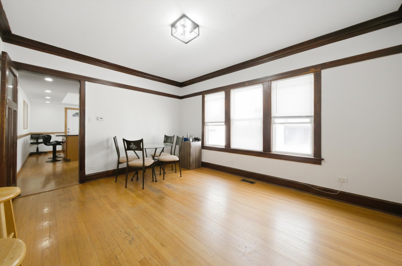 5105 W Altgeld Street Property Photo 6