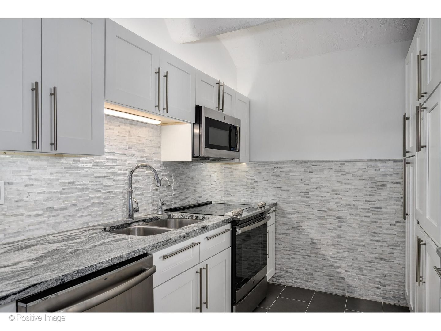 345 N Canal Street 607 Property Photo 8