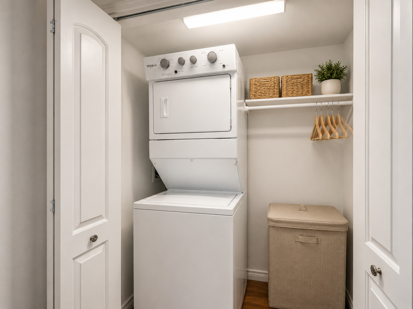 345 N Canal Street 607 Property Photo 17
