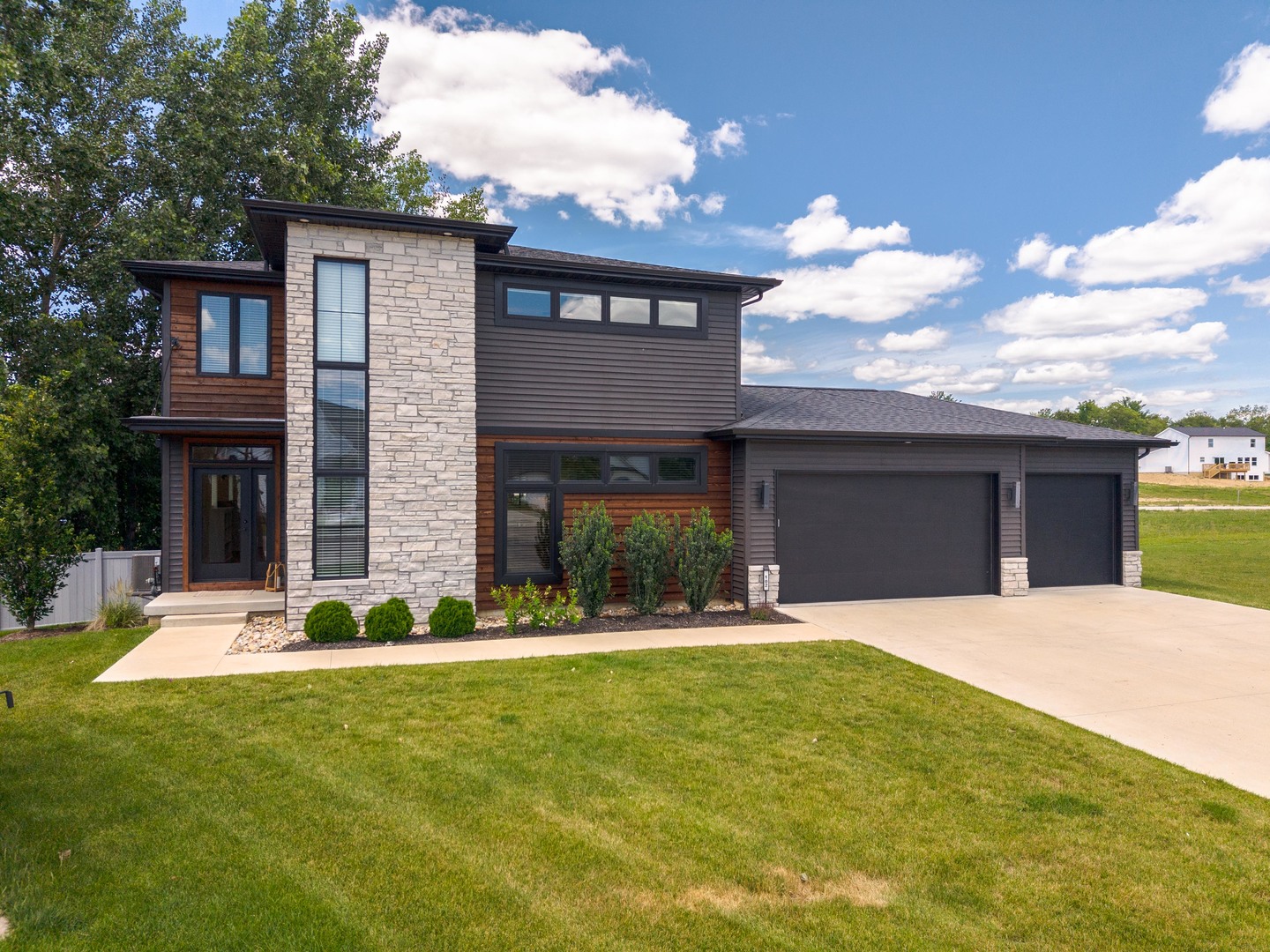 102 Raef Road Property Photo 1