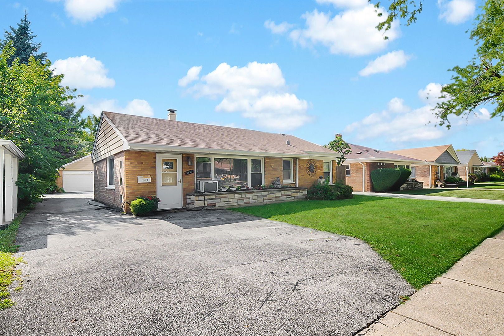 7820 S Knox Avenue Property Photo 1