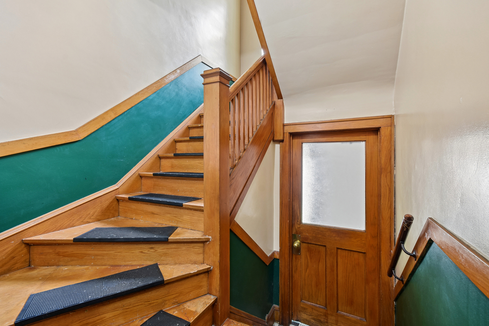 5922 N Melvina Avenue Property Photo 4