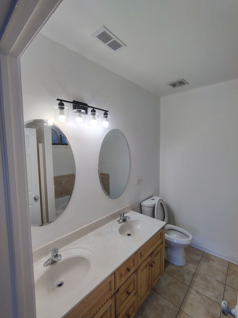 957 W 51st Street Property Photo 4